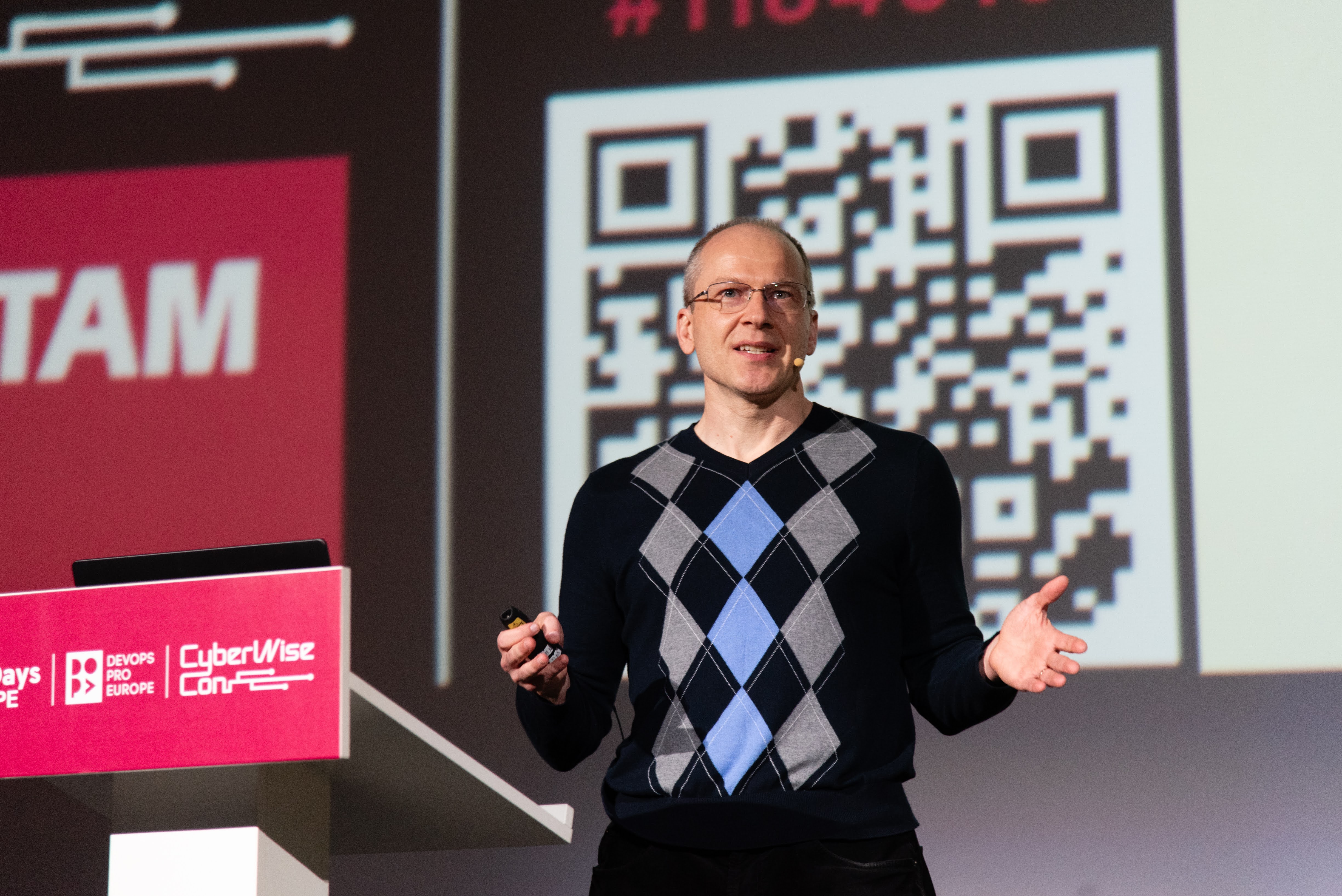 Featured image of post My first conference talk experience